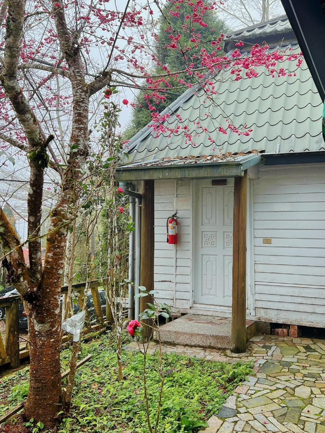Gemlu Villa Lugu Eksteriør bilde